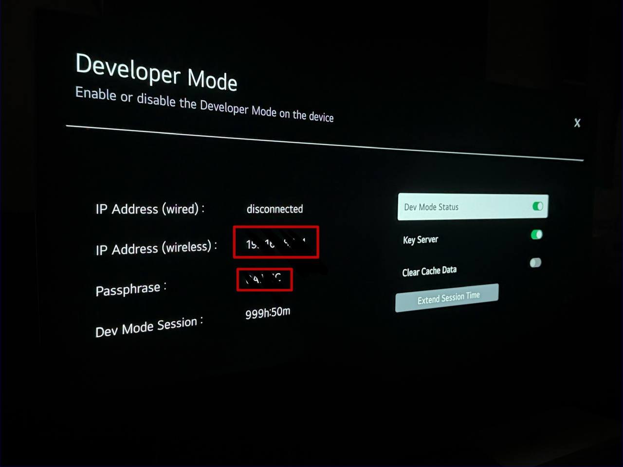شاشة Developer Mode في تلفاز LG مع Dev Mode Status وKey Server وعنوان IP وعبارة المرور